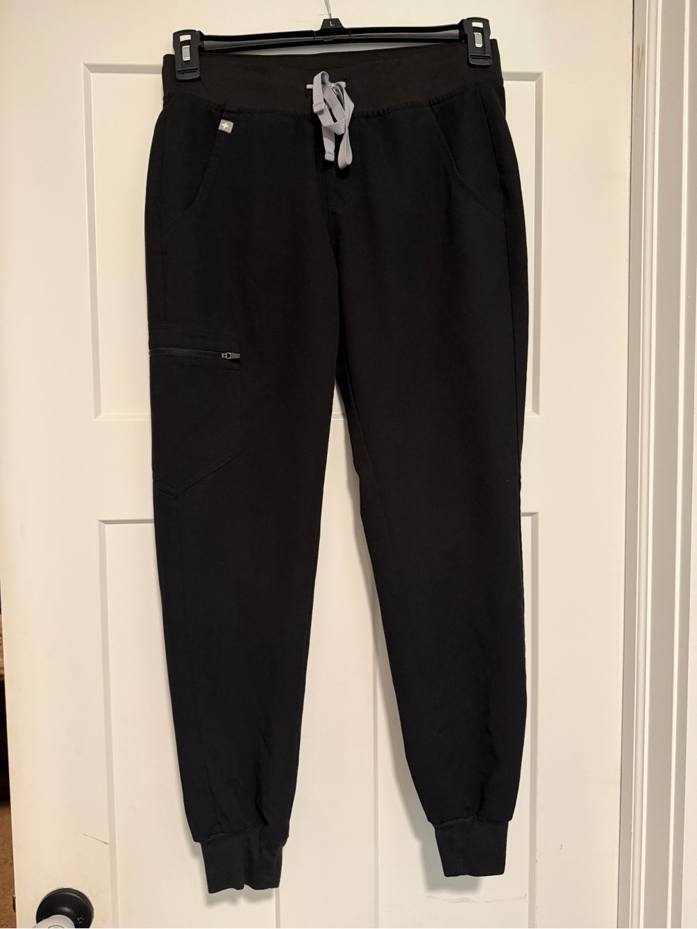 Women’s black figs jogger scrub pants small
